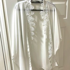 White lace kimono
